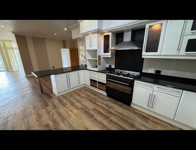 4 BEDROOM APARTMENT FOR SALE IN ESSENWOOD
